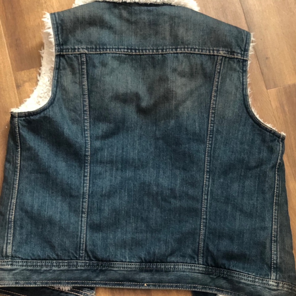 Levi’s Sherpa vest